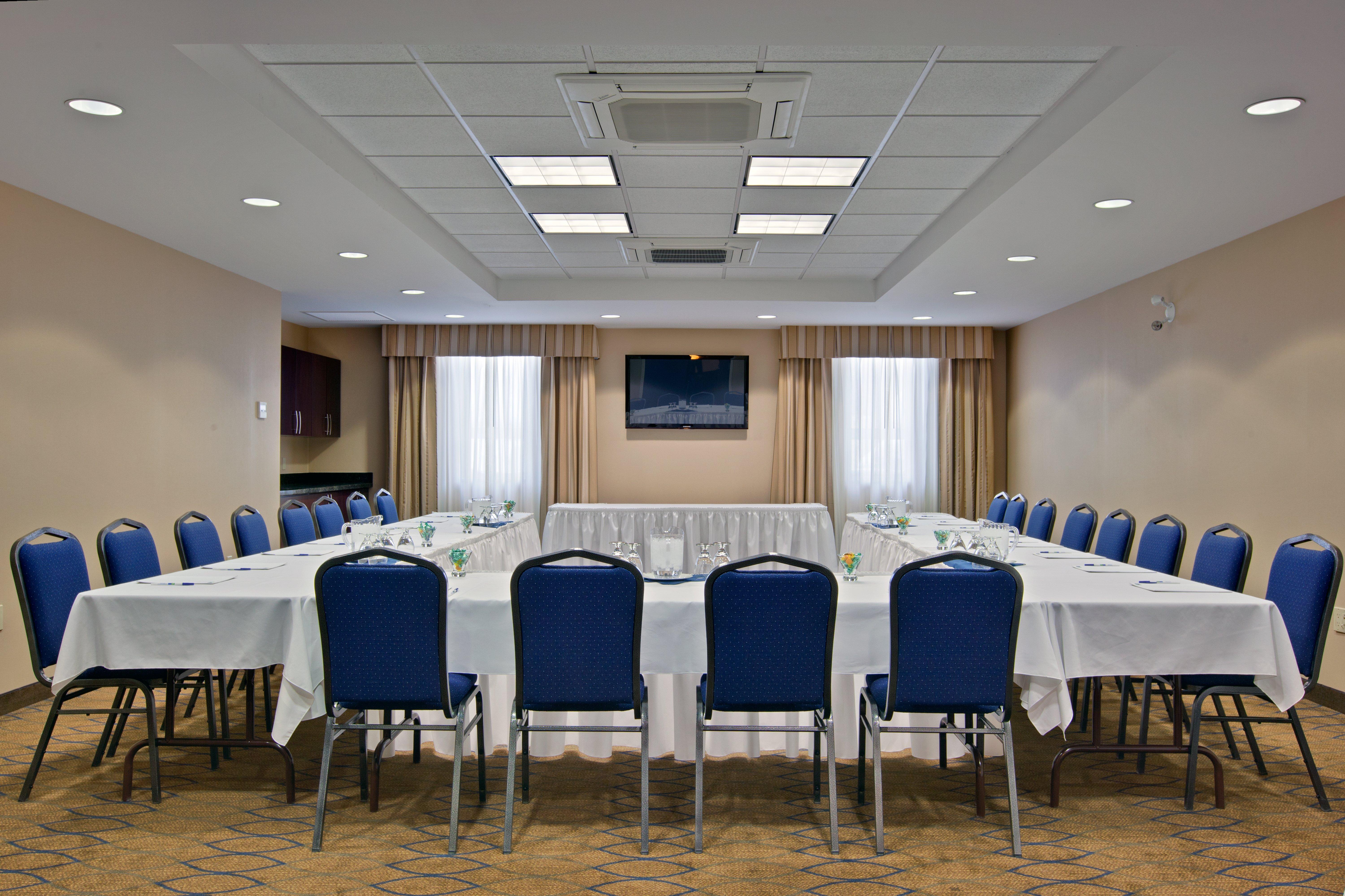 Comfort Inn & Suites Кинкардин Екстериор снимка