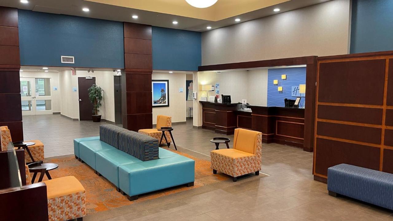 Comfort Inn & Suites Кинкардин Екстериор снимка