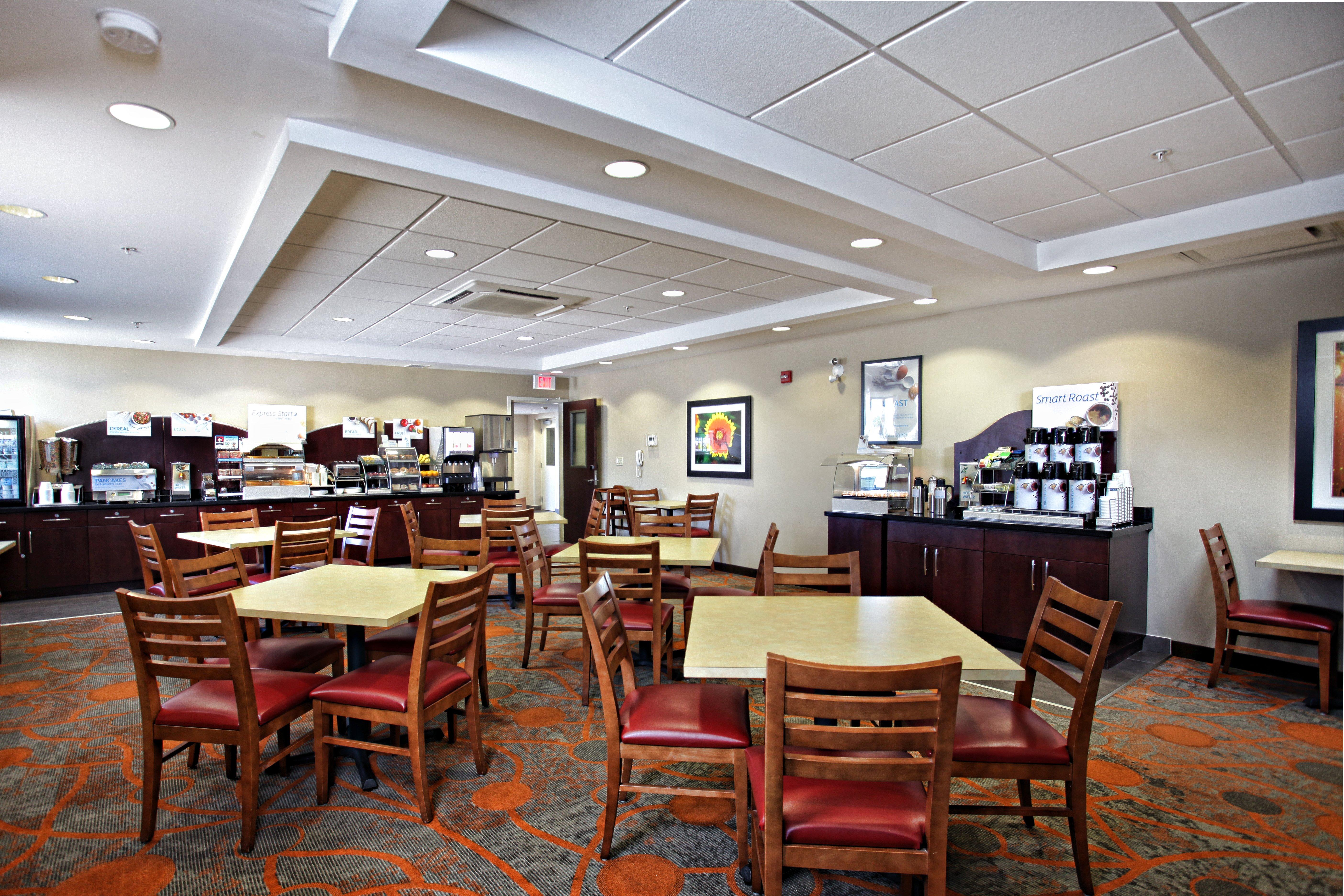 Comfort Inn & Suites Кинкардин Екстериор снимка
