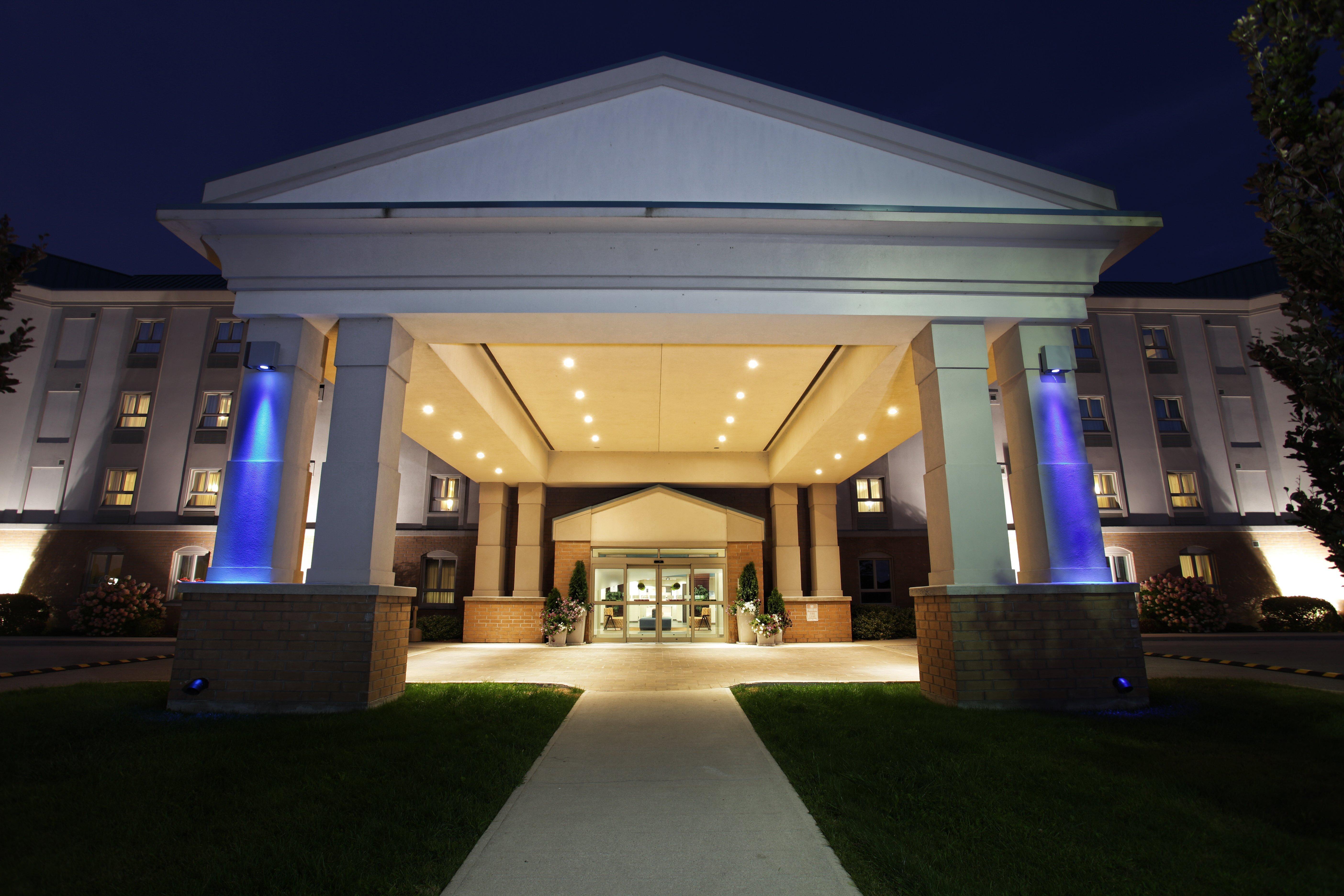 Comfort Inn & Suites Кинкардин Екстериор снимка