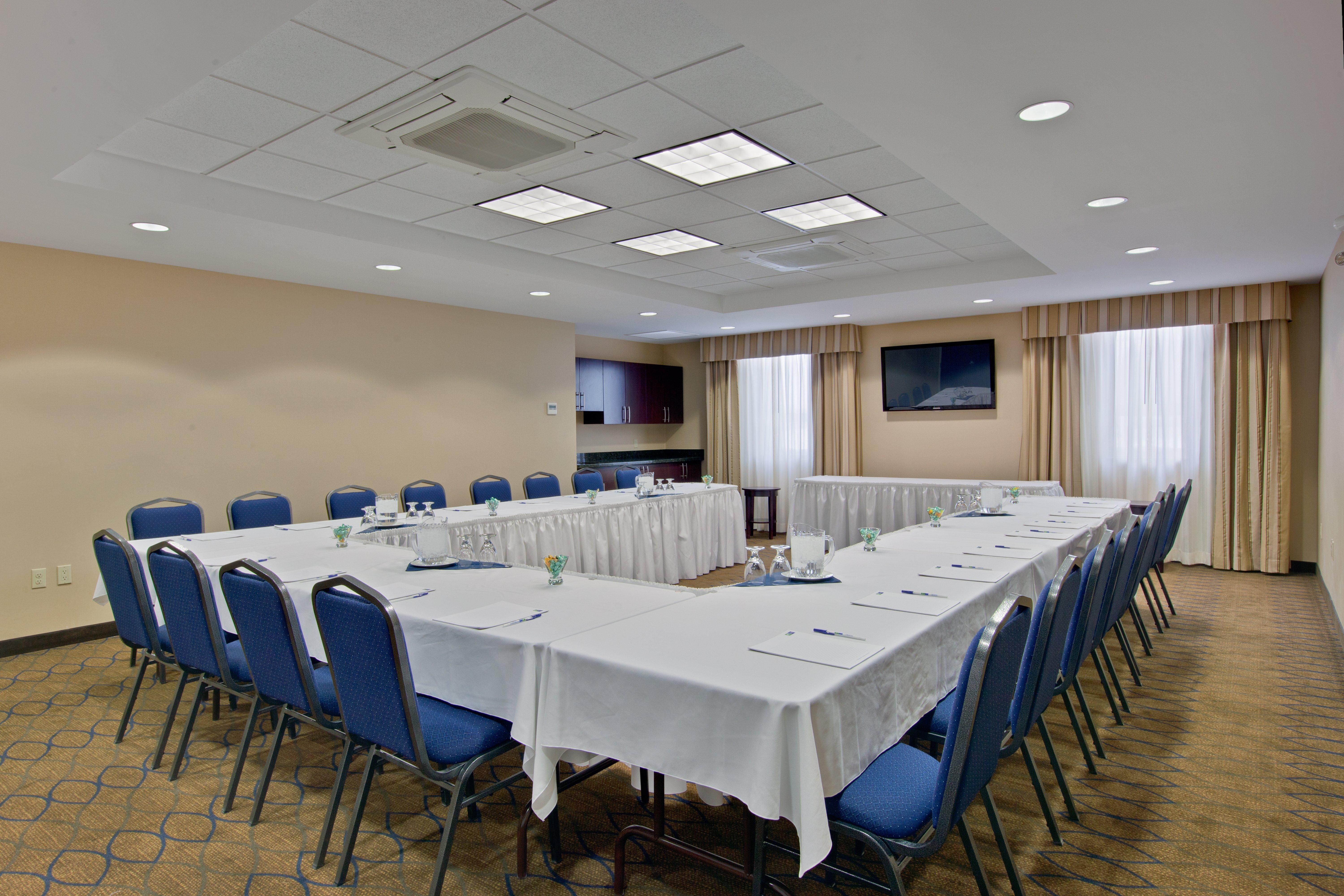 Comfort Inn & Suites Кинкардин Екстериор снимка