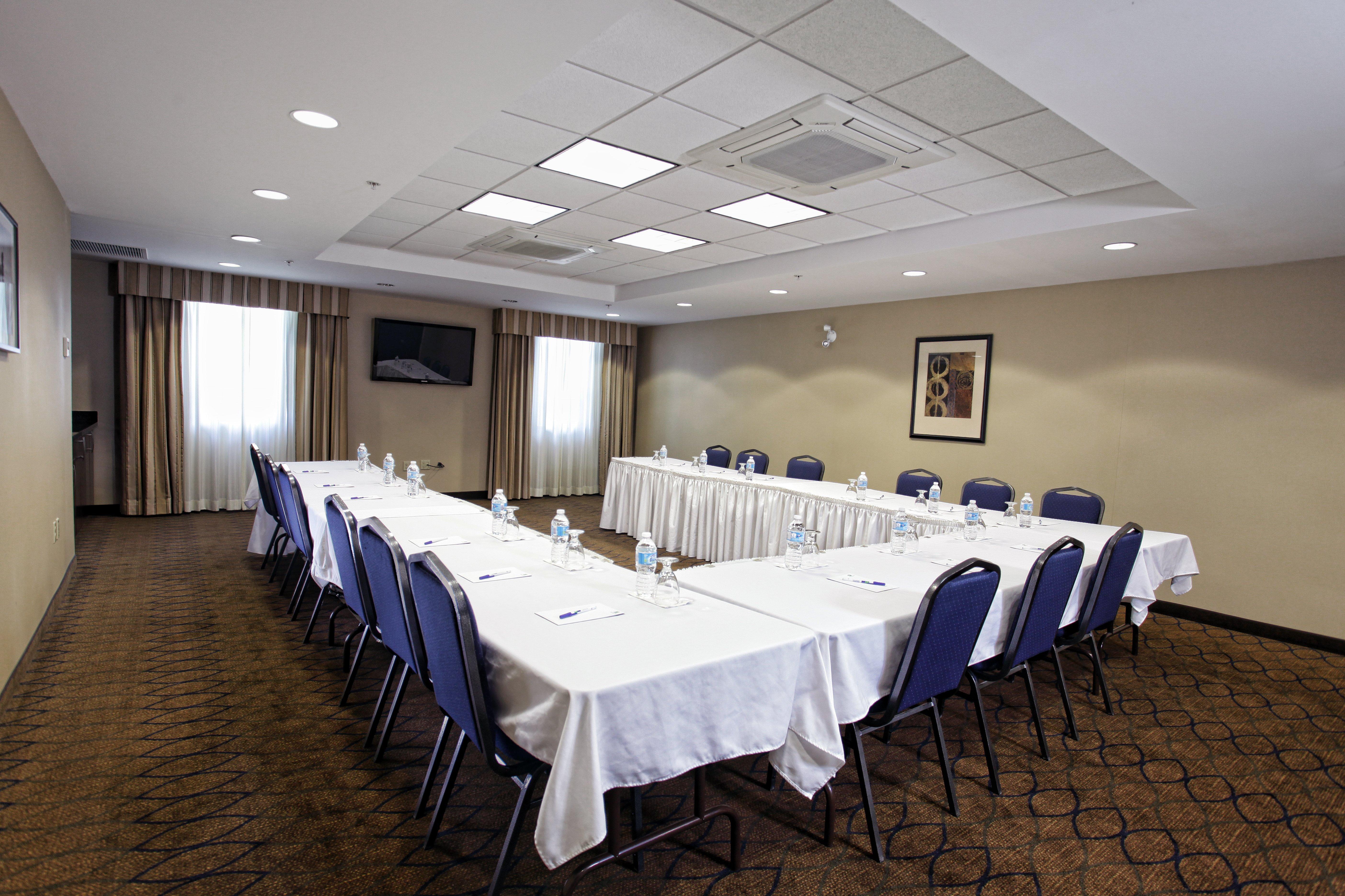 Comfort Inn & Suites Кинкардин Екстериор снимка