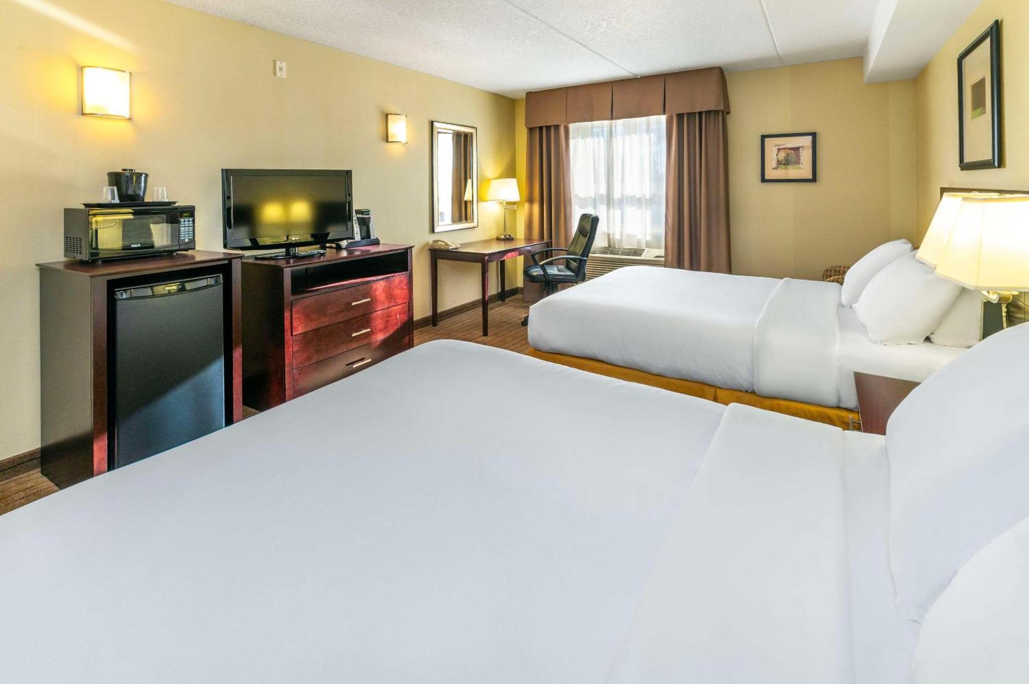 Comfort Inn & Suites Кинкардин Екстериор снимка