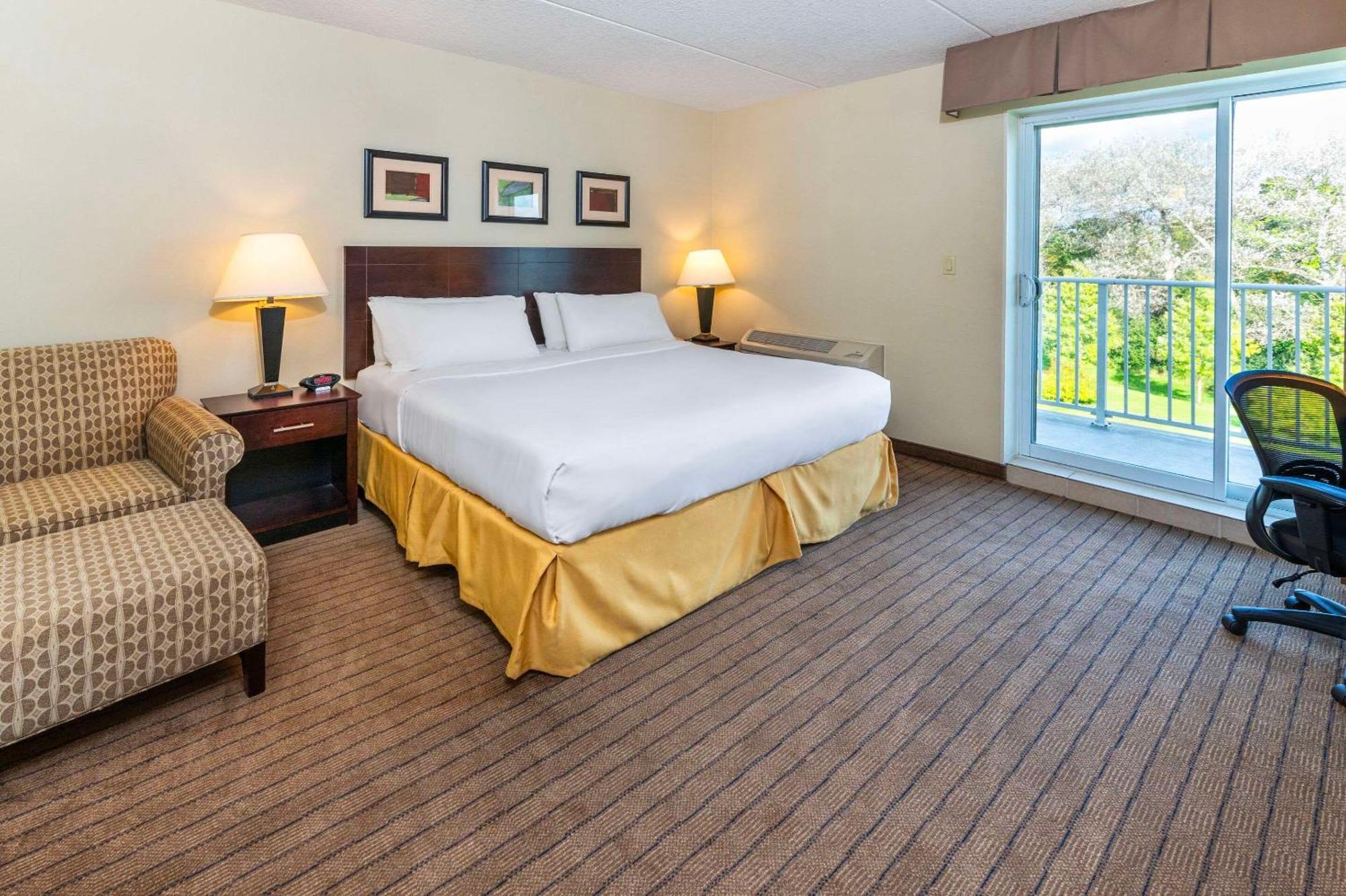 Comfort Inn & Suites Кинкардин Екстериор снимка