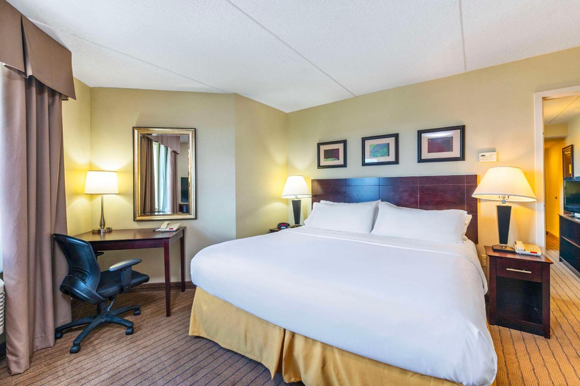 Comfort Inn & Suites Кинкардин Екстериор снимка