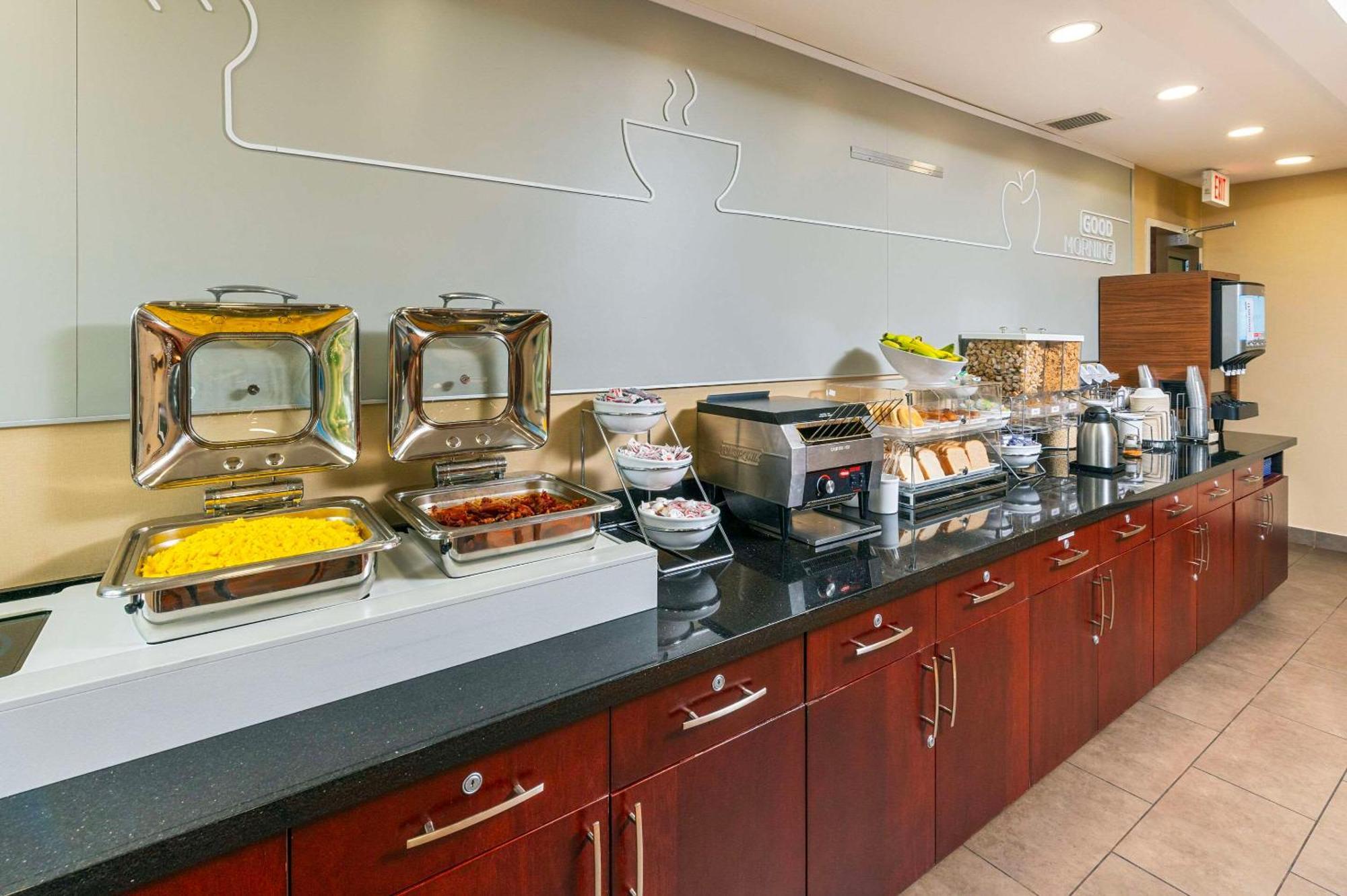 Comfort Inn & Suites Кинкардин Екстериор снимка