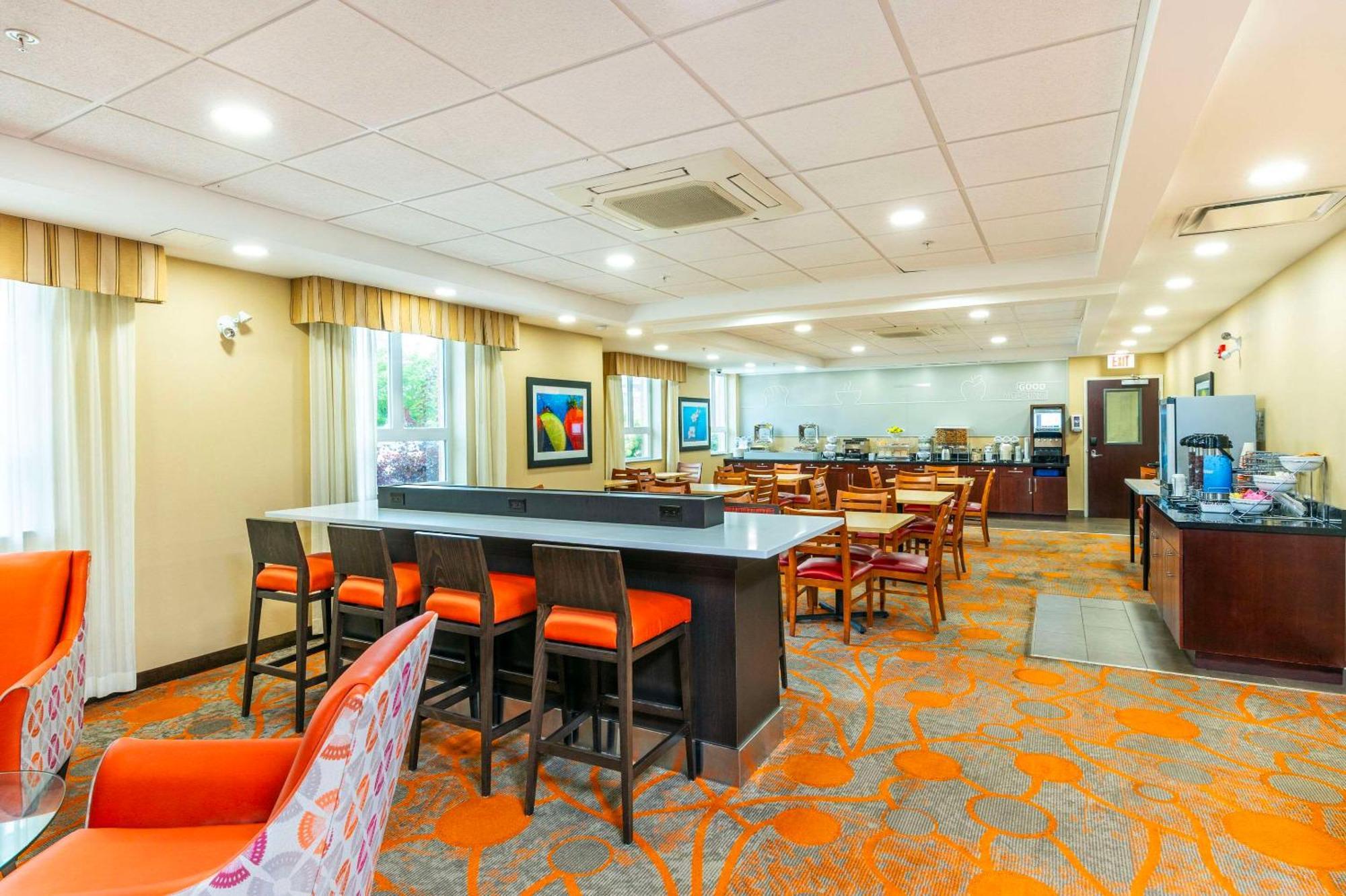 Comfort Inn & Suites Кинкардин Екстериор снимка