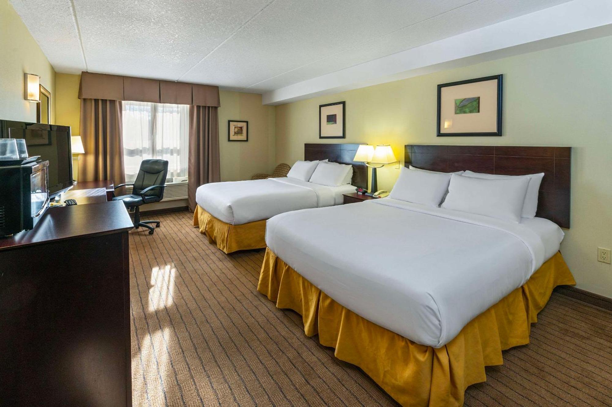 Comfort Inn & Suites Кинкардин Екстериор снимка
