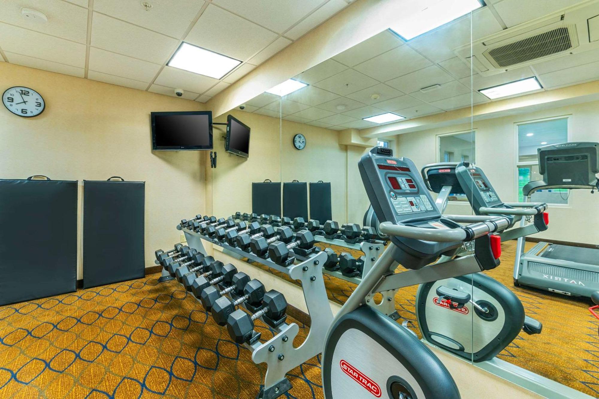 Comfort Inn & Suites Кинкардин Екстериор снимка