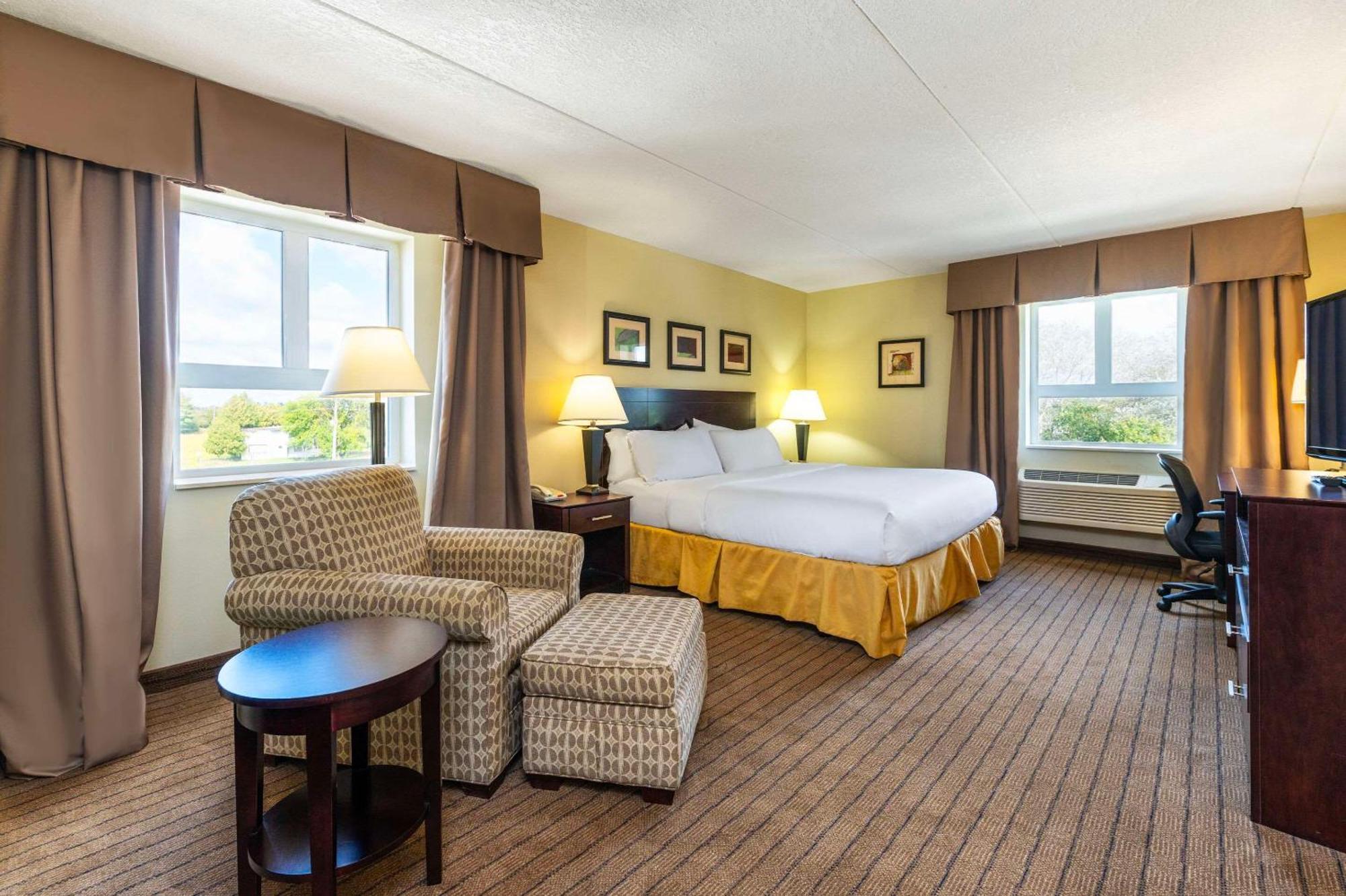 Comfort Inn & Suites Кинкардин Екстериор снимка